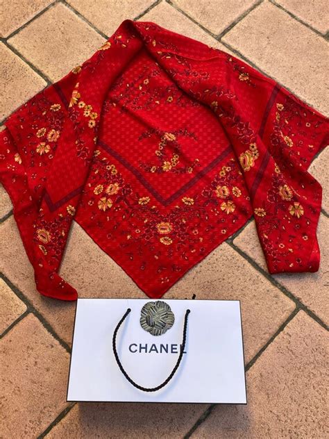 comment reconnaitre un vrai foulard chanel|Comment être sûr de l'authenticité d’un .